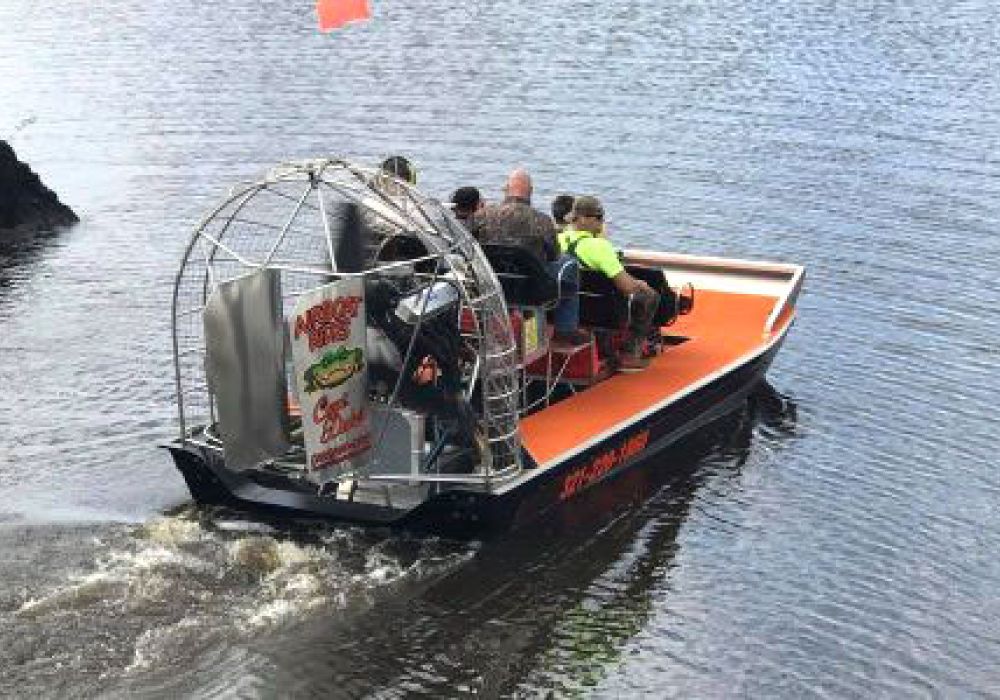 airboat tour with passengers in florida